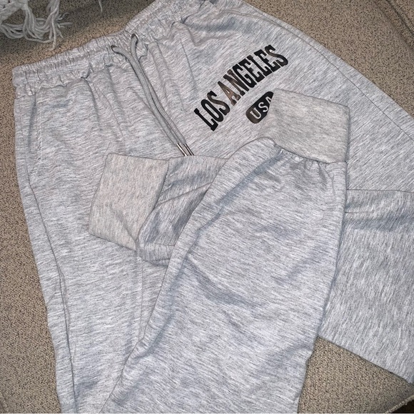 NWOT Heather Gray High Rise Joggers With Pockets - Picture 6 of 12